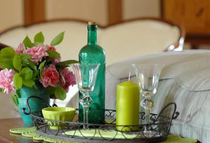 Aamiaismajoitus (B&B) Le Manoir Du Rocher