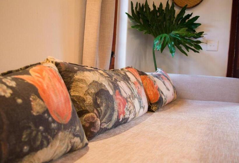 فندق Vineyard Cottage At Bosman Wines