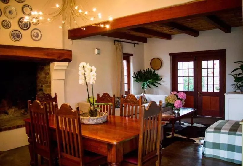 ホテル Vineyard Cottage At Bosman Wines