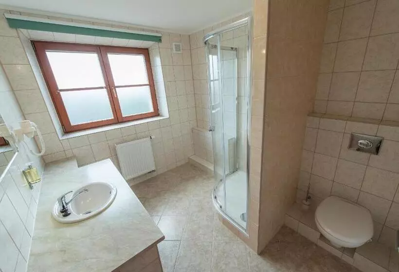 Majatalo Penzion Leknín