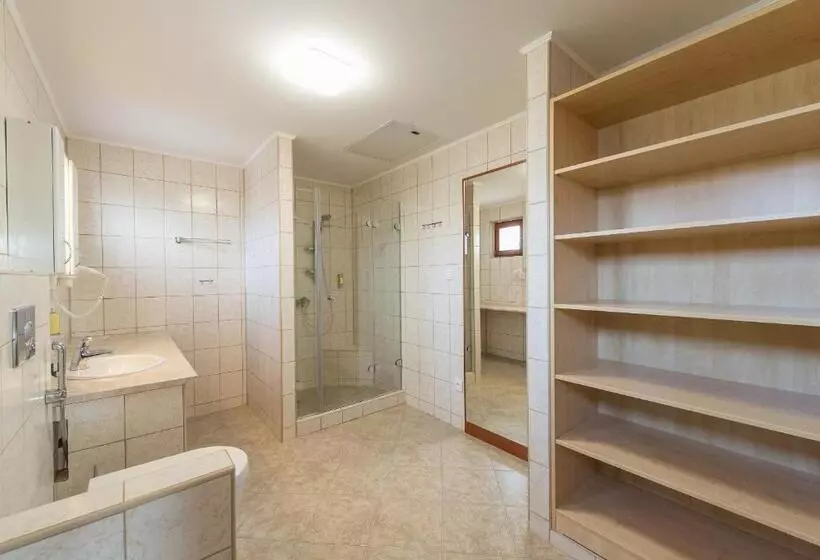 Majatalo Penzion Leknín