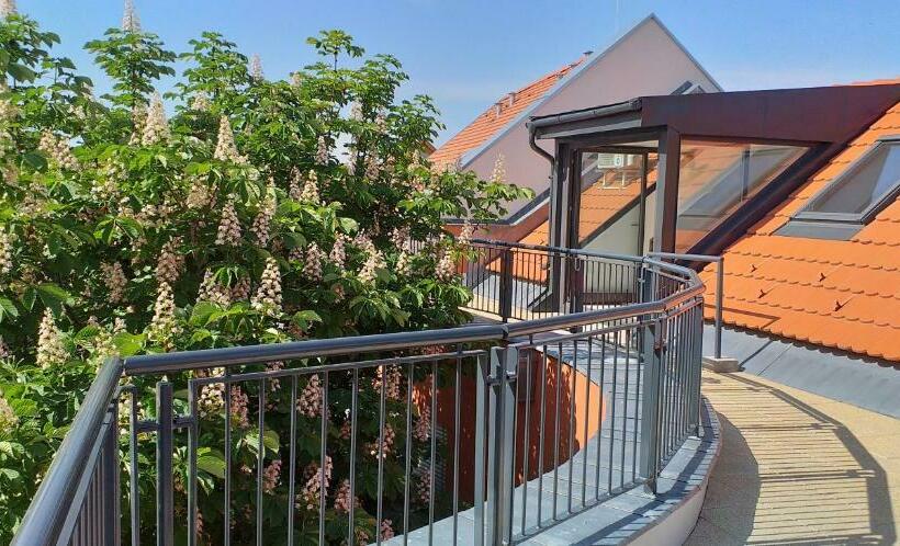 Piacsek Apartmanház