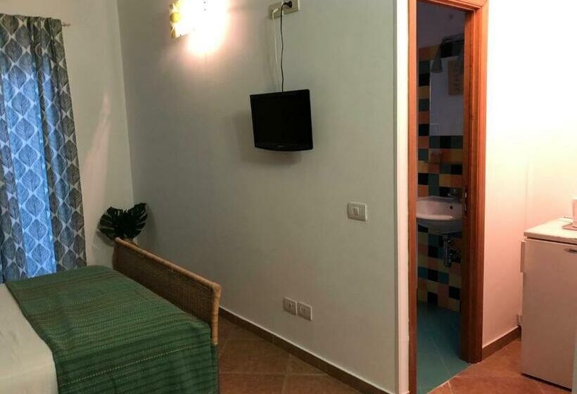 פנסיון Four Seasons