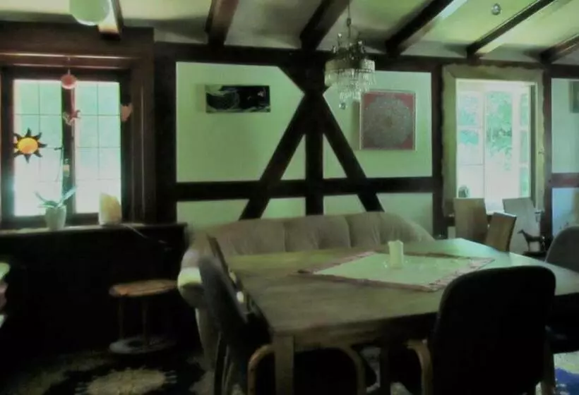 Aamiaismajoitus (B&B) Fewo Landhaus Ederlust Heilungsräume Ev