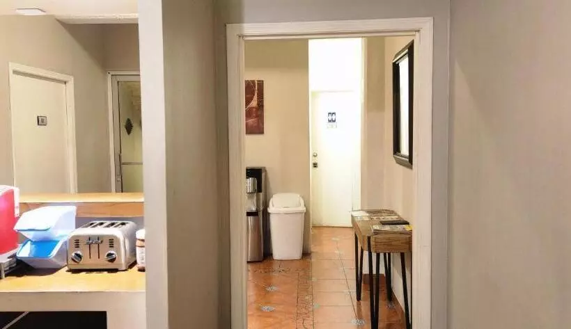 ユースホステル Hostal Ggg
