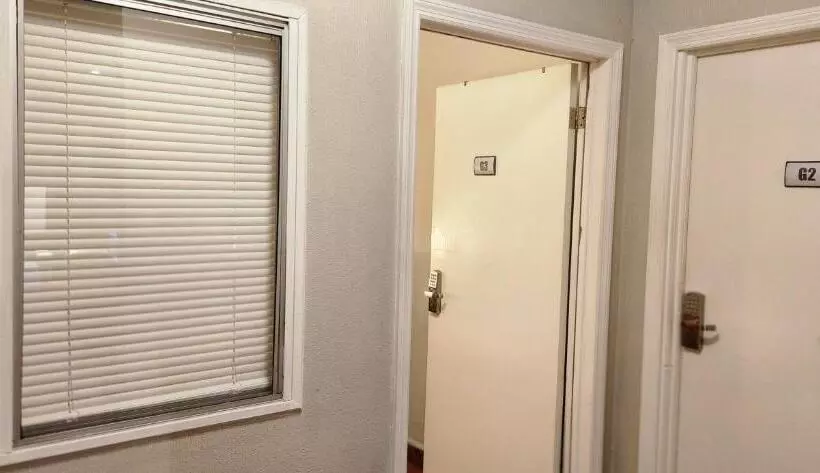 ユースホステル Hostal Ggg