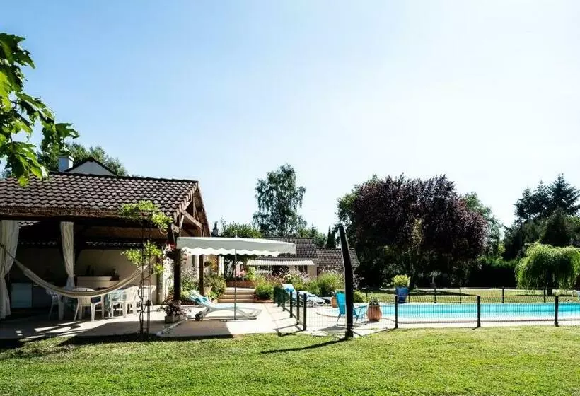 تختخواب و صبحانه Le Clos Lamy