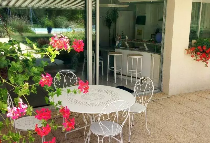 تختخواب و صبحانه Le Clos Lamy