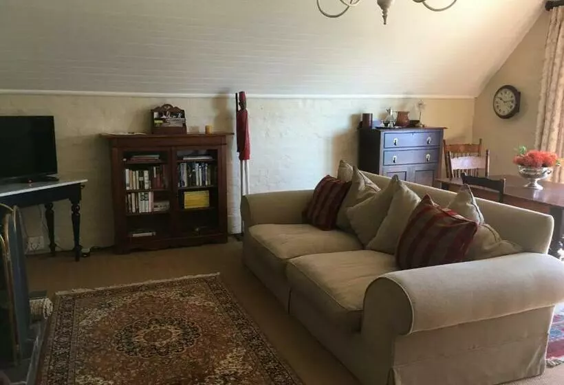 Majatalo Inverknoll Guesthouse