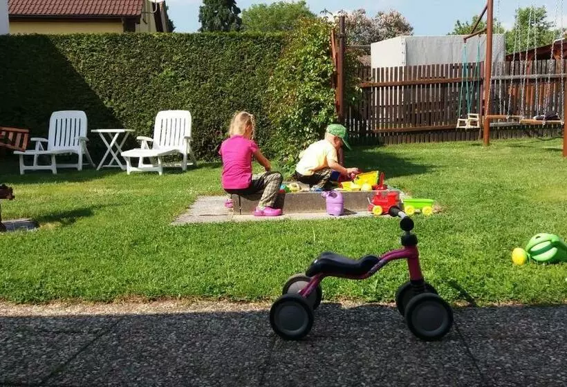 Majatalo Penzion Burda