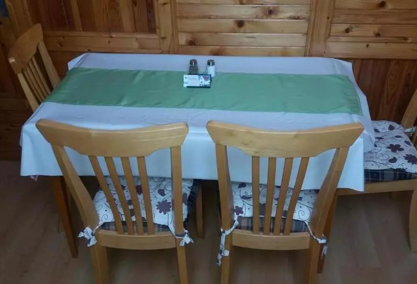 Majatalo Penzion Burda