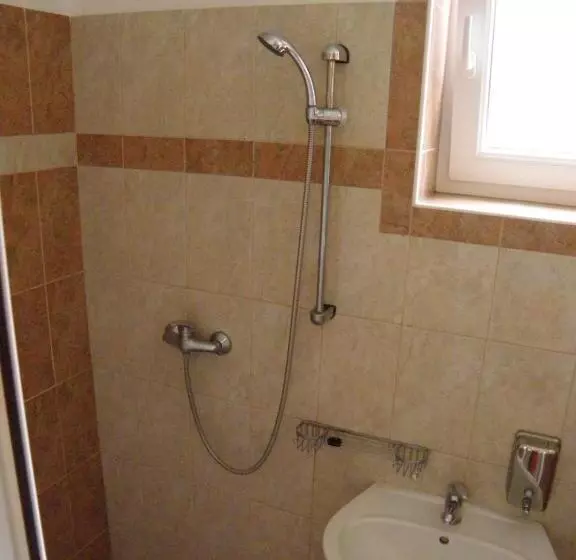 Majatalo Penzion Burda