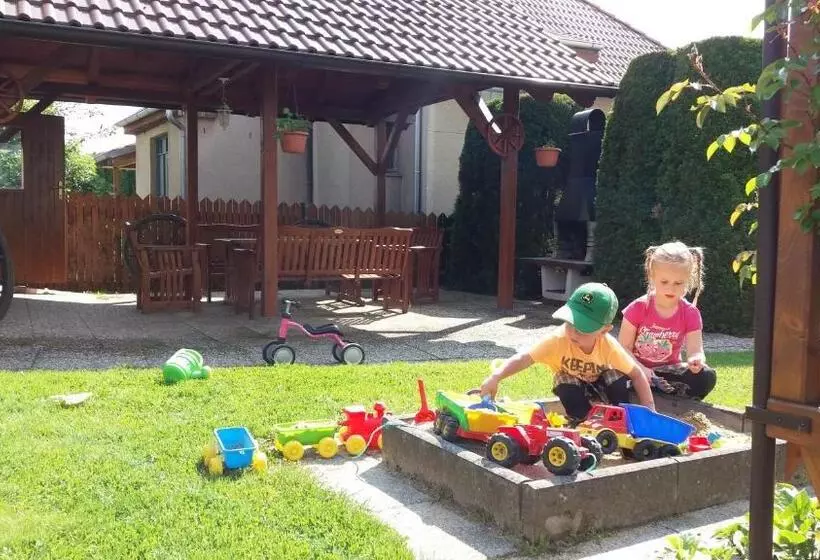 Majatalo Penzion Burda