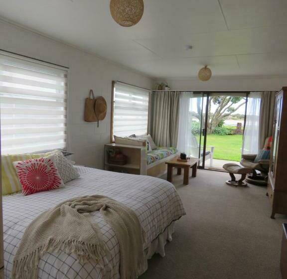 펜션 Pohutukawa Bach