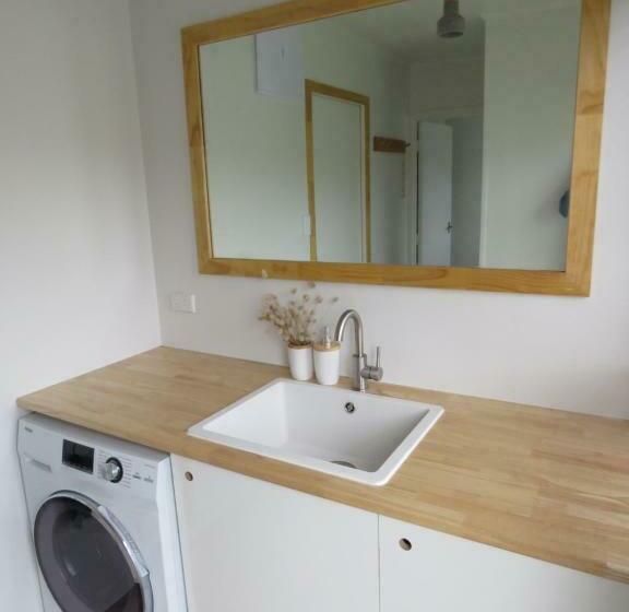 펜션 Pohutukawa Bach