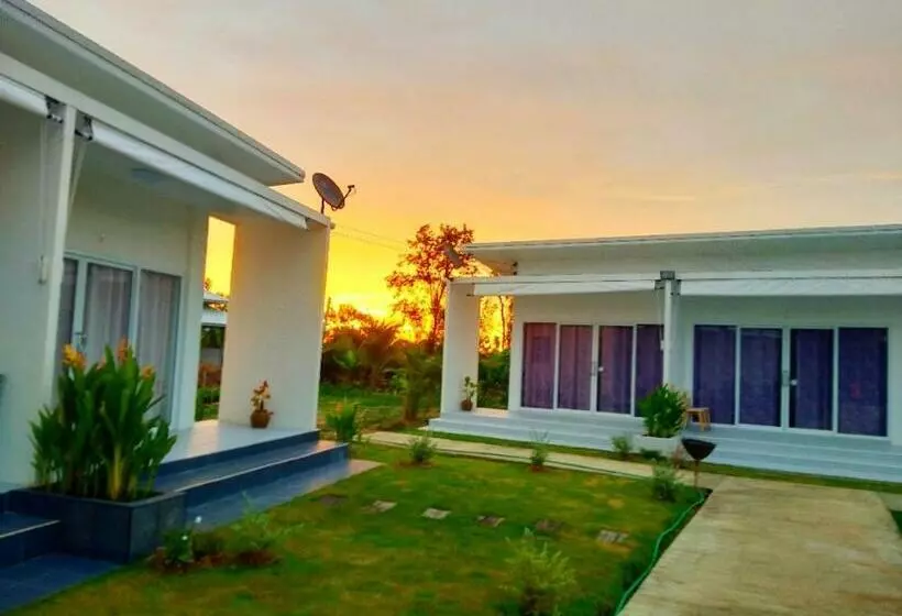 ペンション San Sabai The Cottages