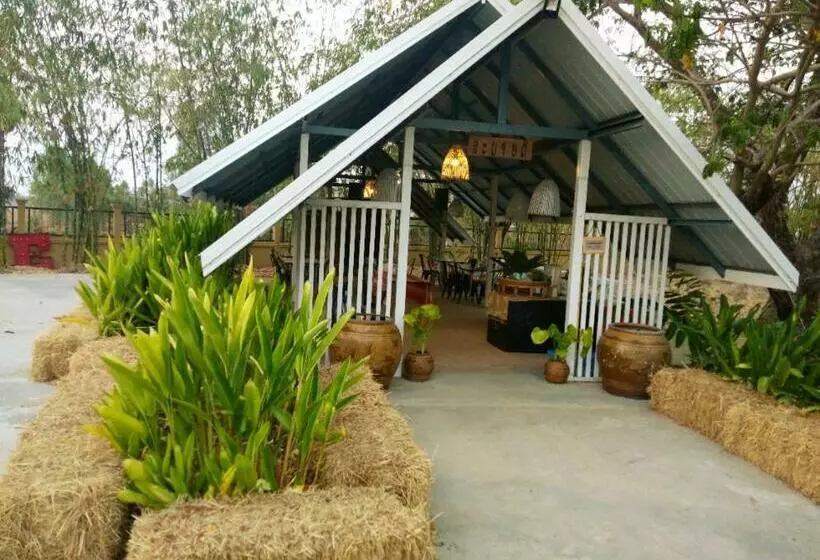 ペンション San Sabai The Cottages