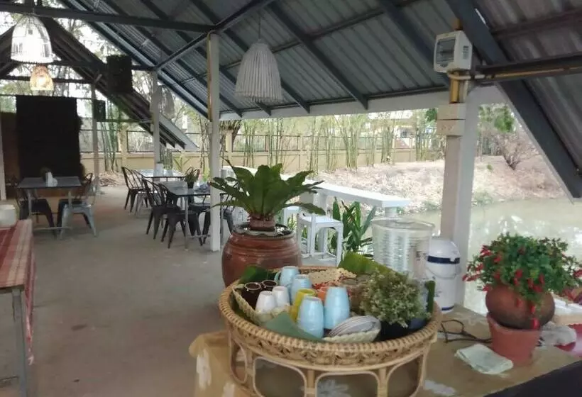 ペンション San Sabai The Cottages