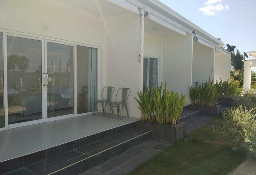 פנסיון San Sabai The Cottages