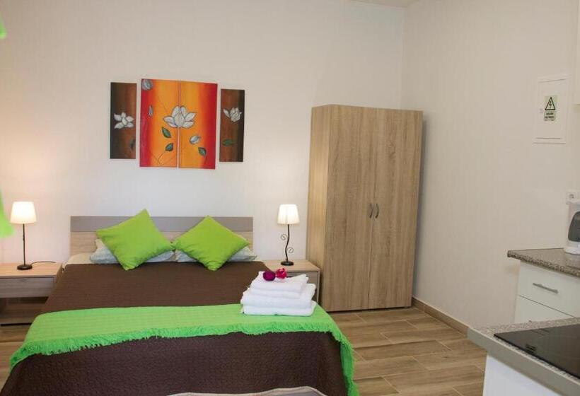 پانسیون Tabua Village