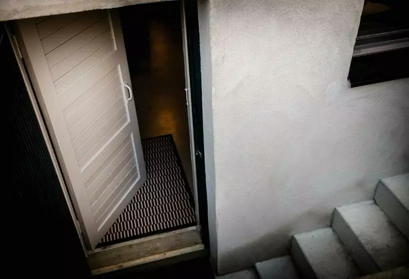 پانسیون Vivante Basement Accommodation