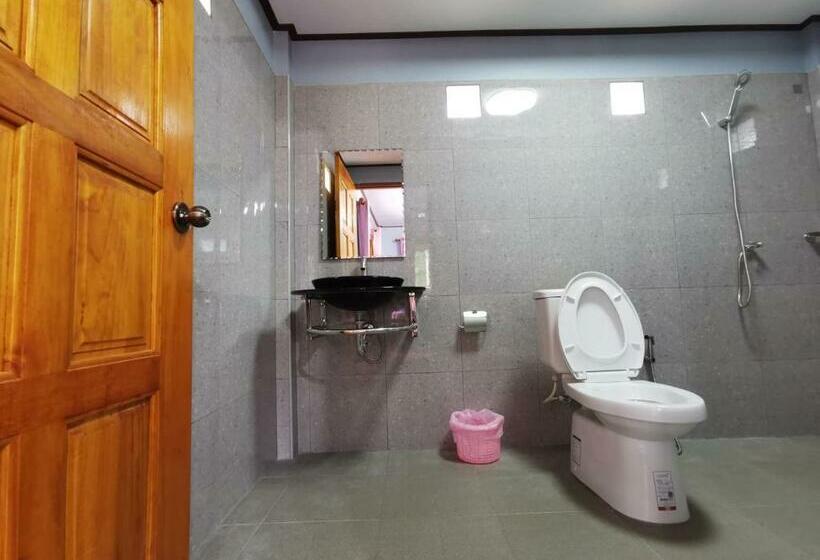 פנסיון Walk In Homestay