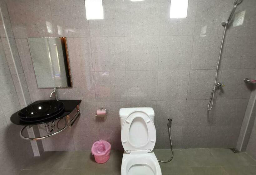 פנסיון Walk In Homestay