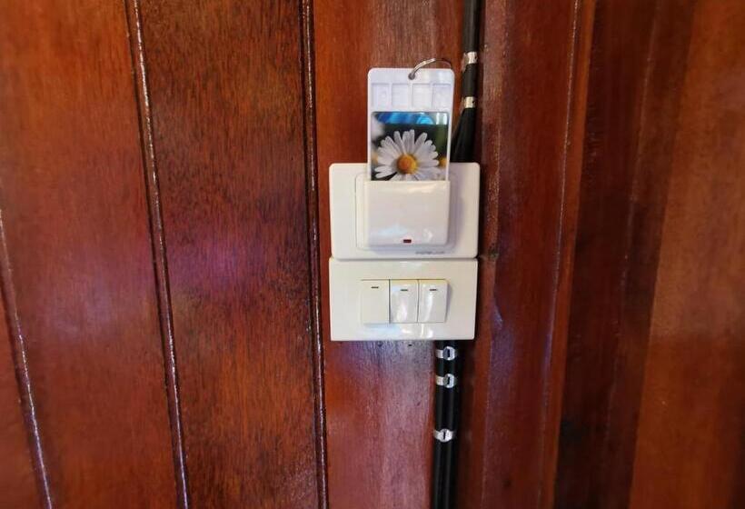 פנסיון Walk In Homestay