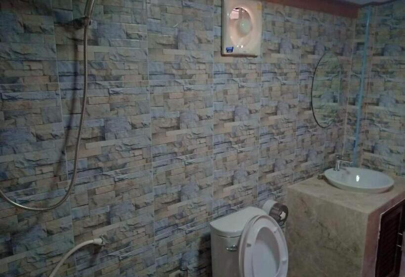 פנסיון Walk In Homestay