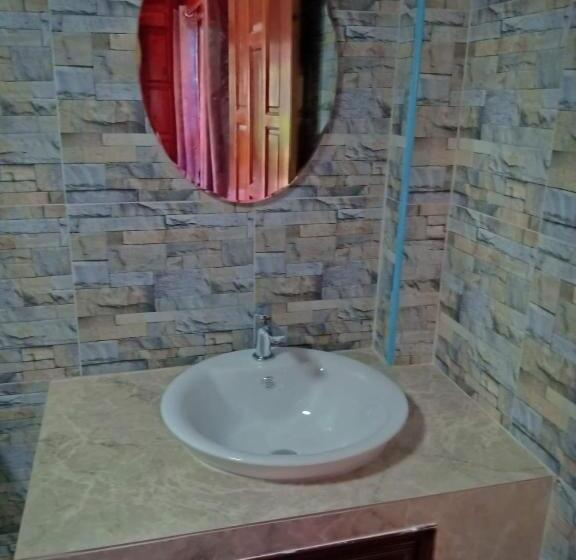 פנסיון Walk In Homestay