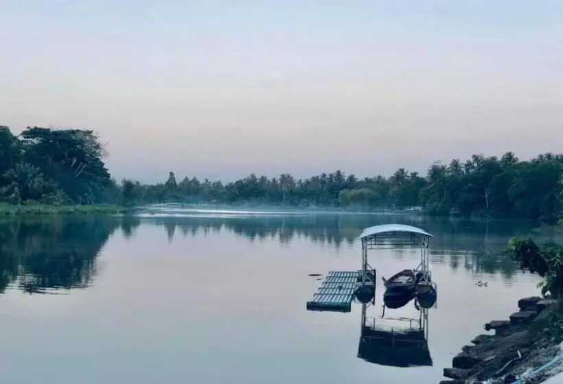 تختخواب و صبحانه Baantia Chomtawan