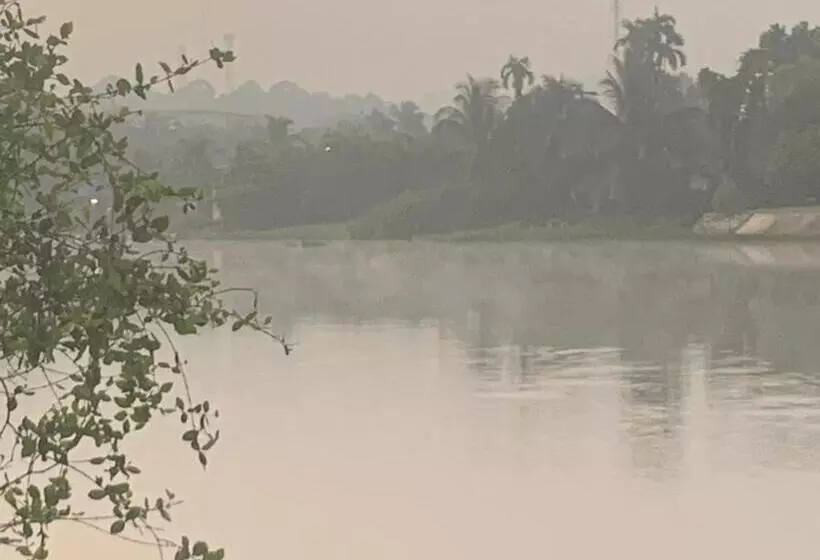 تختخواب و صبحانه Baantia Chomtawan