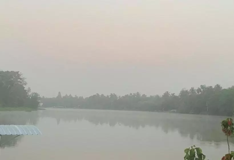 تختخواب و صبحانه Baantia Chomtawan