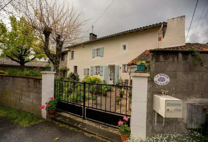 Aamiaismajoitus (B&B) La Maison Des Fleurs