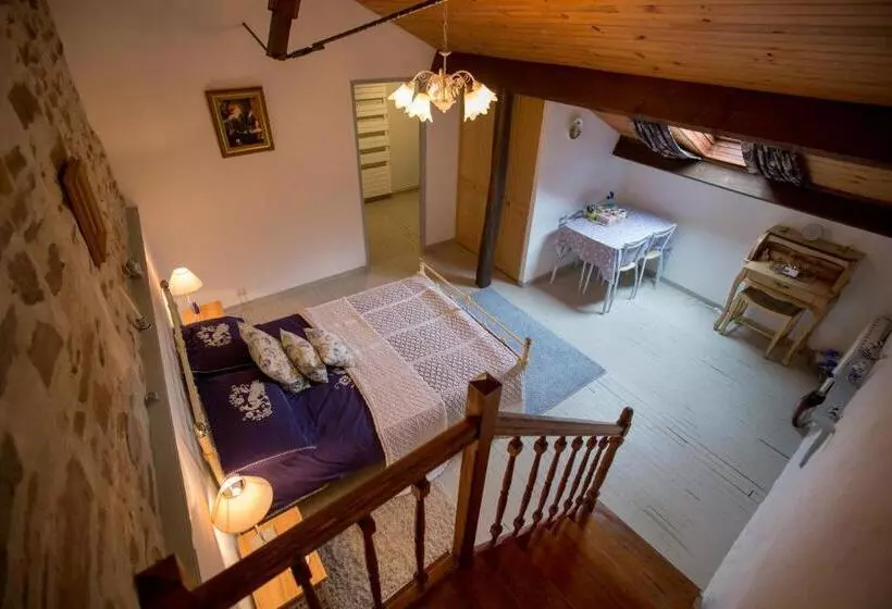 Aamiaismajoitus (B&B) La Maison Des Fleurs