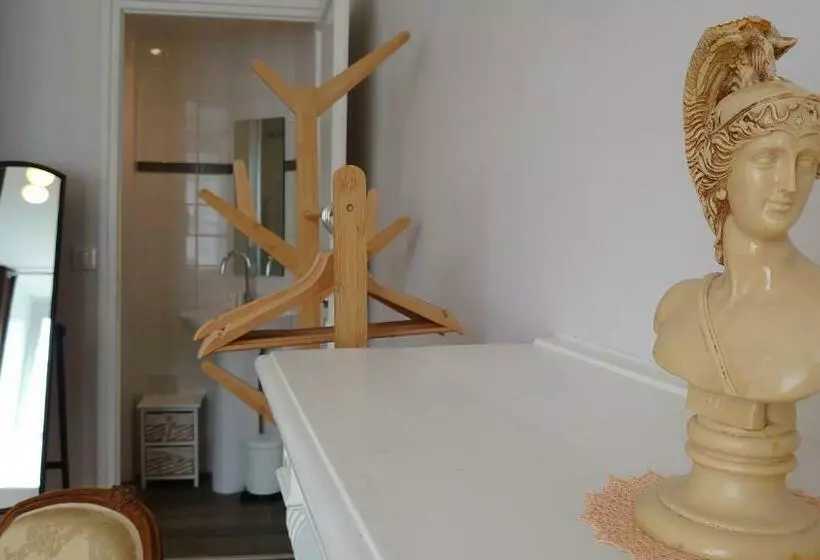 ベッドアンドブレックファースト La Maison Serrurier   Chambres D’hôtes