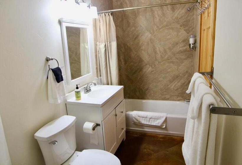 Bed and Breakfast Red Moon Lodge