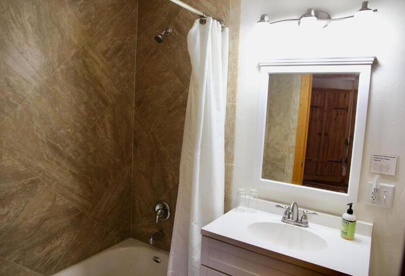 Bed and Breakfast Red Moon Lodge