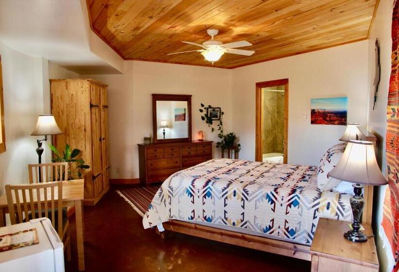 Bed and Breakfast Red Moon Lodge