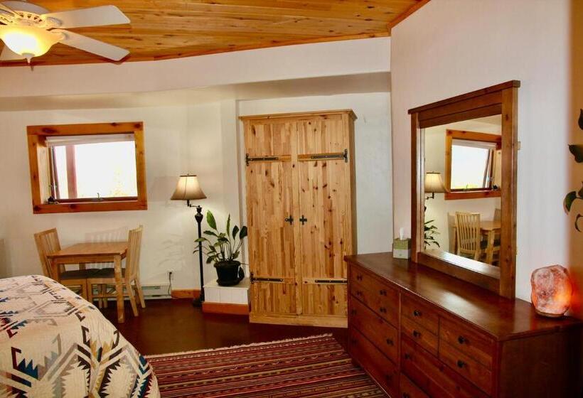 Bed and Breakfast Red Moon Lodge