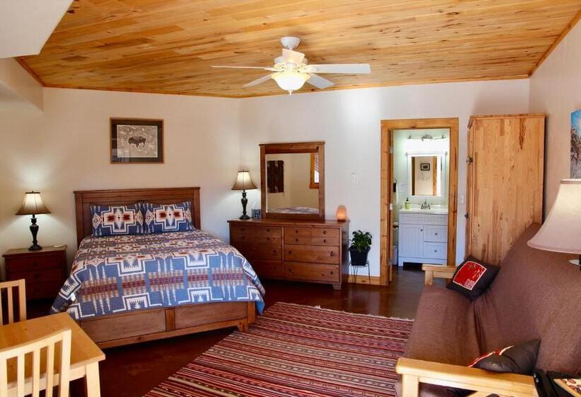 Bed and Breakfast Red Moon Lodge