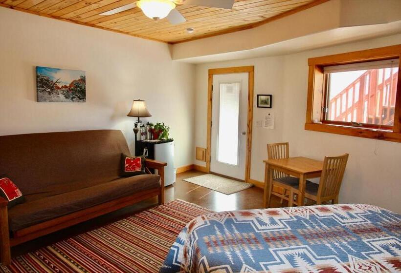 Bed and Breakfast Red Moon Lodge