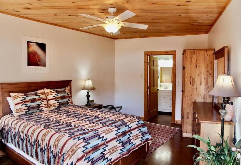 Bed and Breakfast Red Moon Lodge