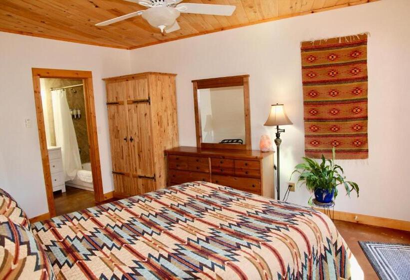 Bed and Breakfast Red Moon Lodge