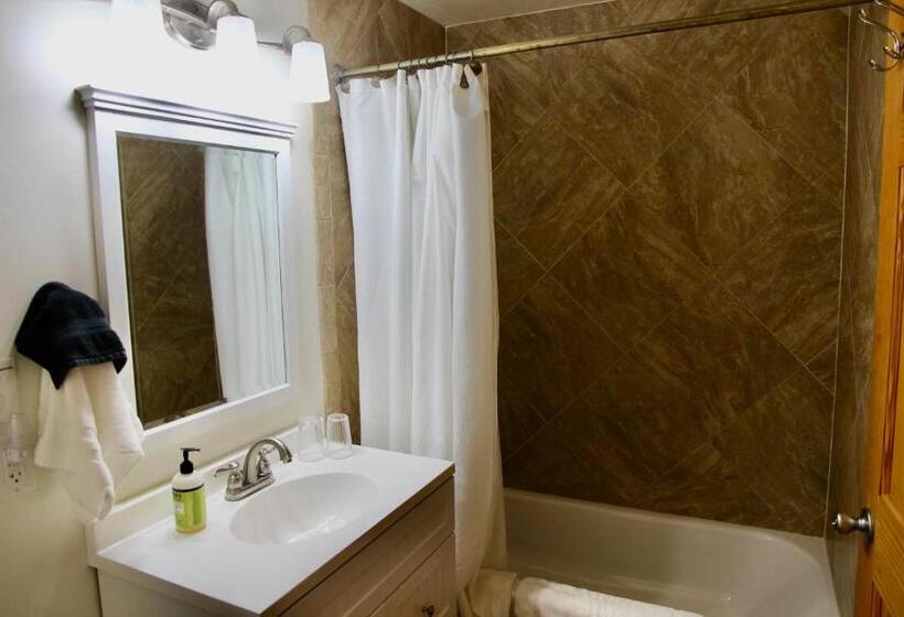 Bed and Breakfast Red Moon Lodge