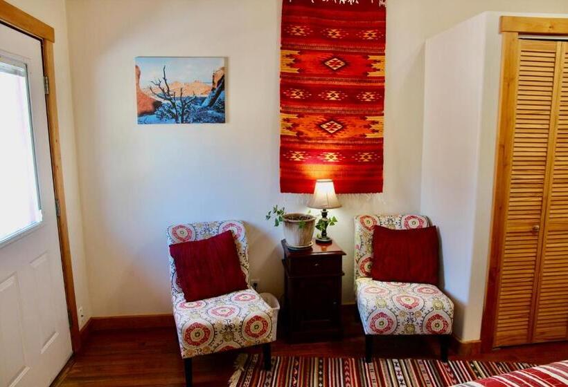 Bed and Breakfast Red Moon Lodge