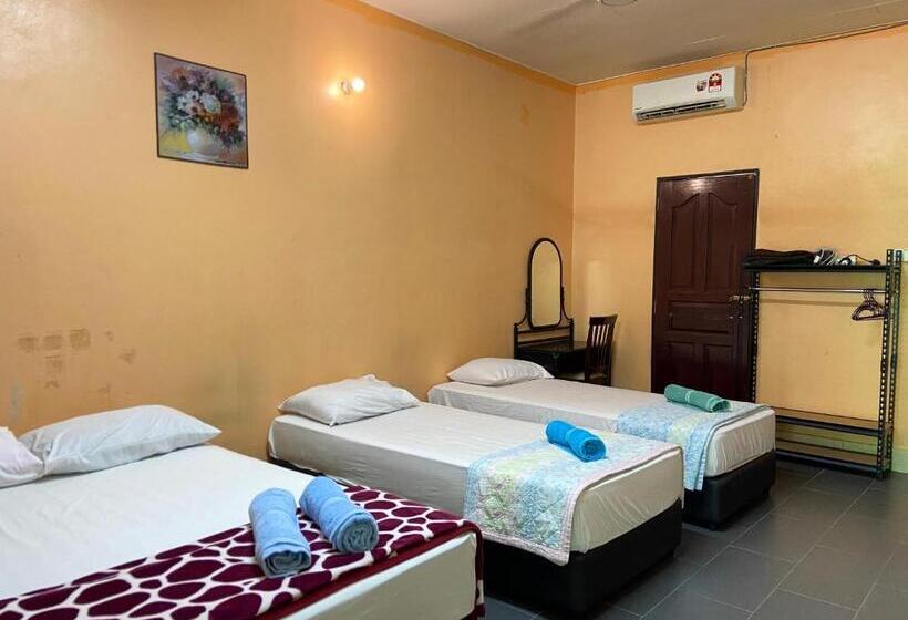 הוסטל Padang Besar Green Inn