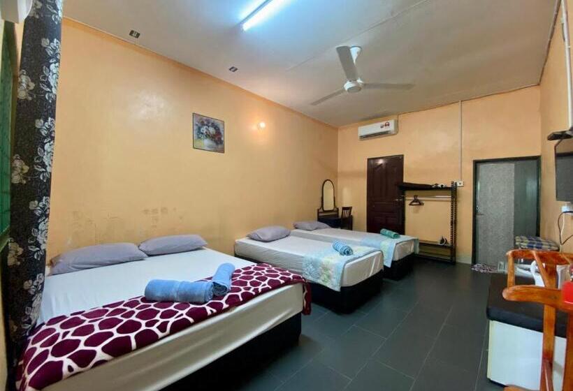 הוסטל Padang Besar Green Inn