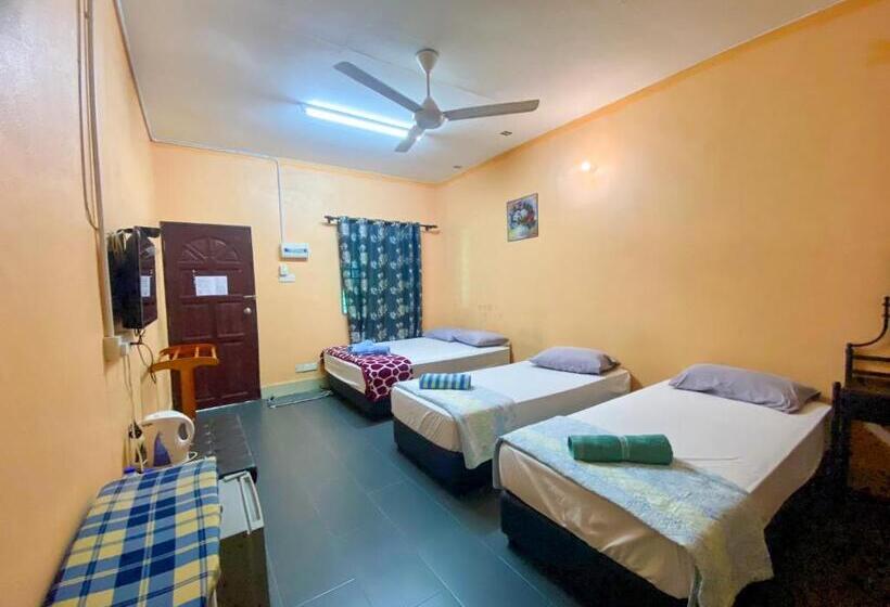 הוסטל Padang Besar Green Inn