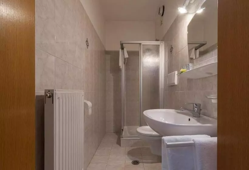 ベッドアンドブレックファースト Gasthof Hanni